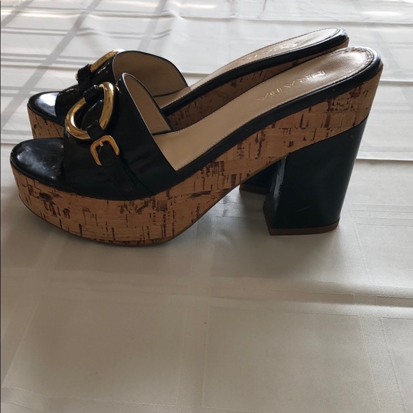 Mules on cork - Picture 2 of 8